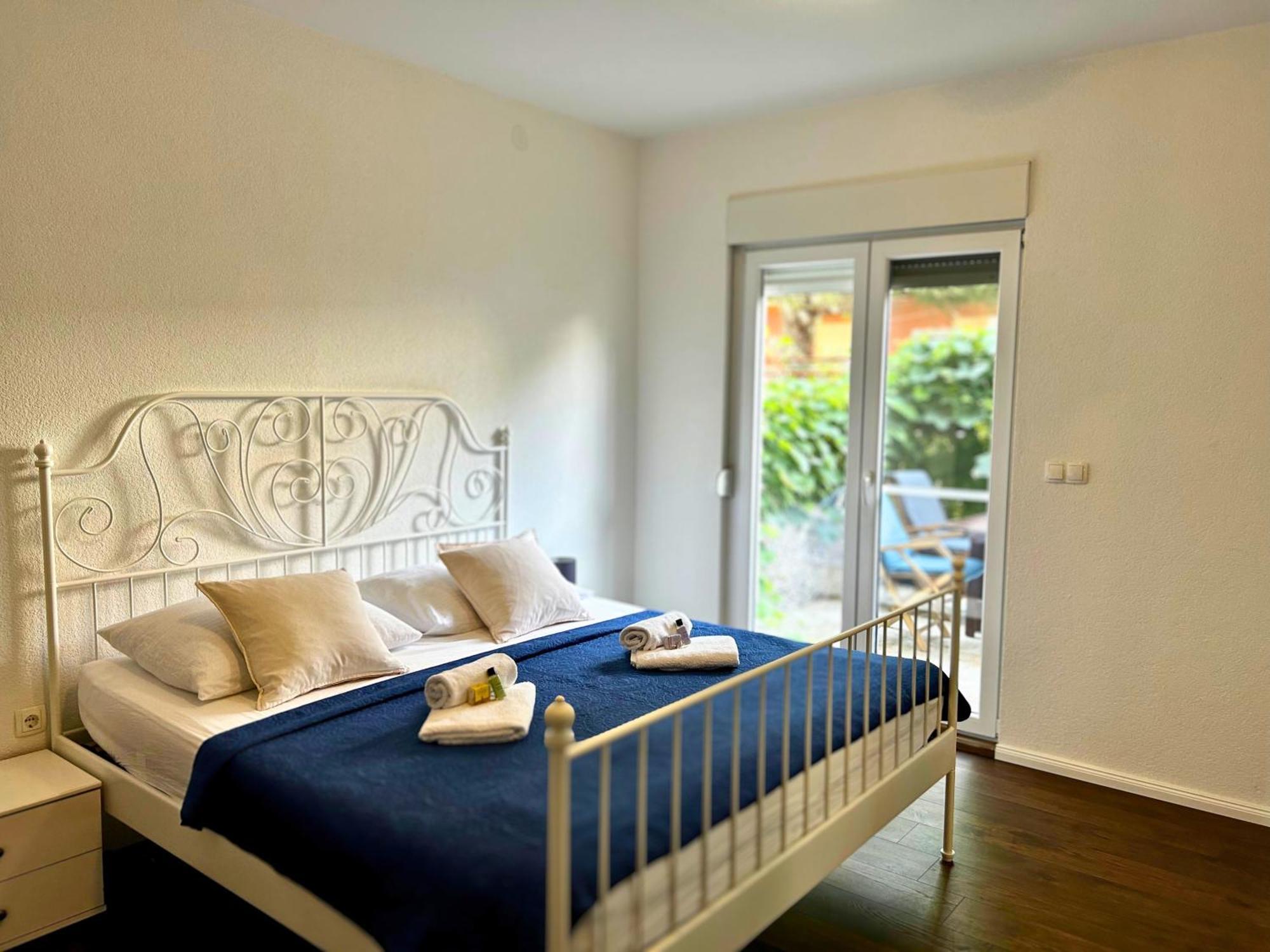 Pineapple Apartament *